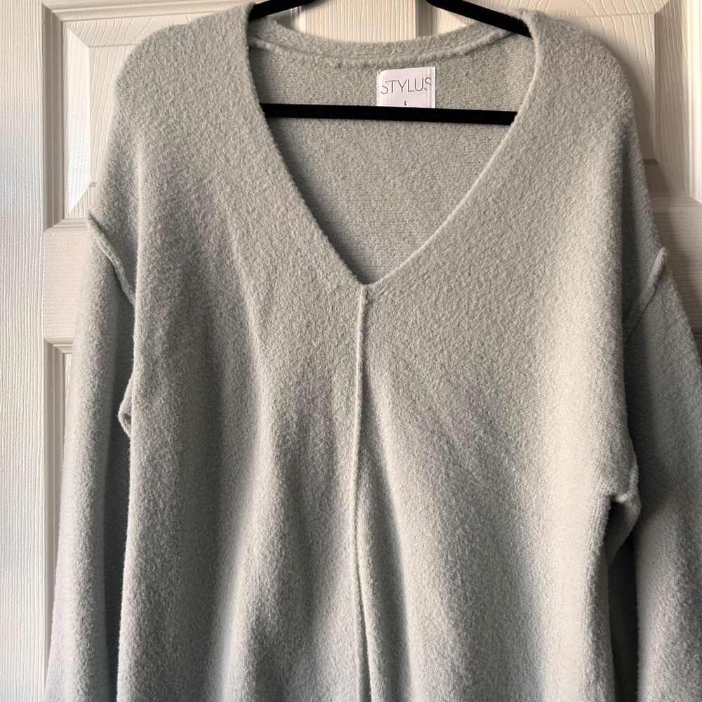 Stylus V neck sweater